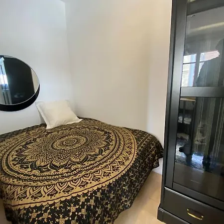 דירה Double With Inside Window In Shared *