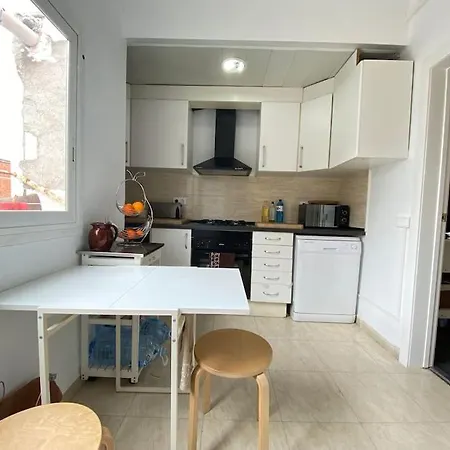 Apartment Double With Inside Window In Shared Barcelona