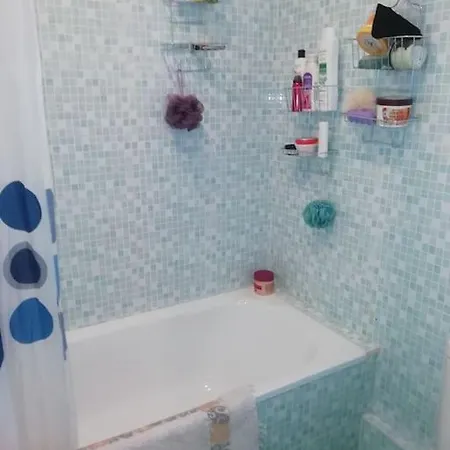 Apartman Double With Inside Window In Shared *